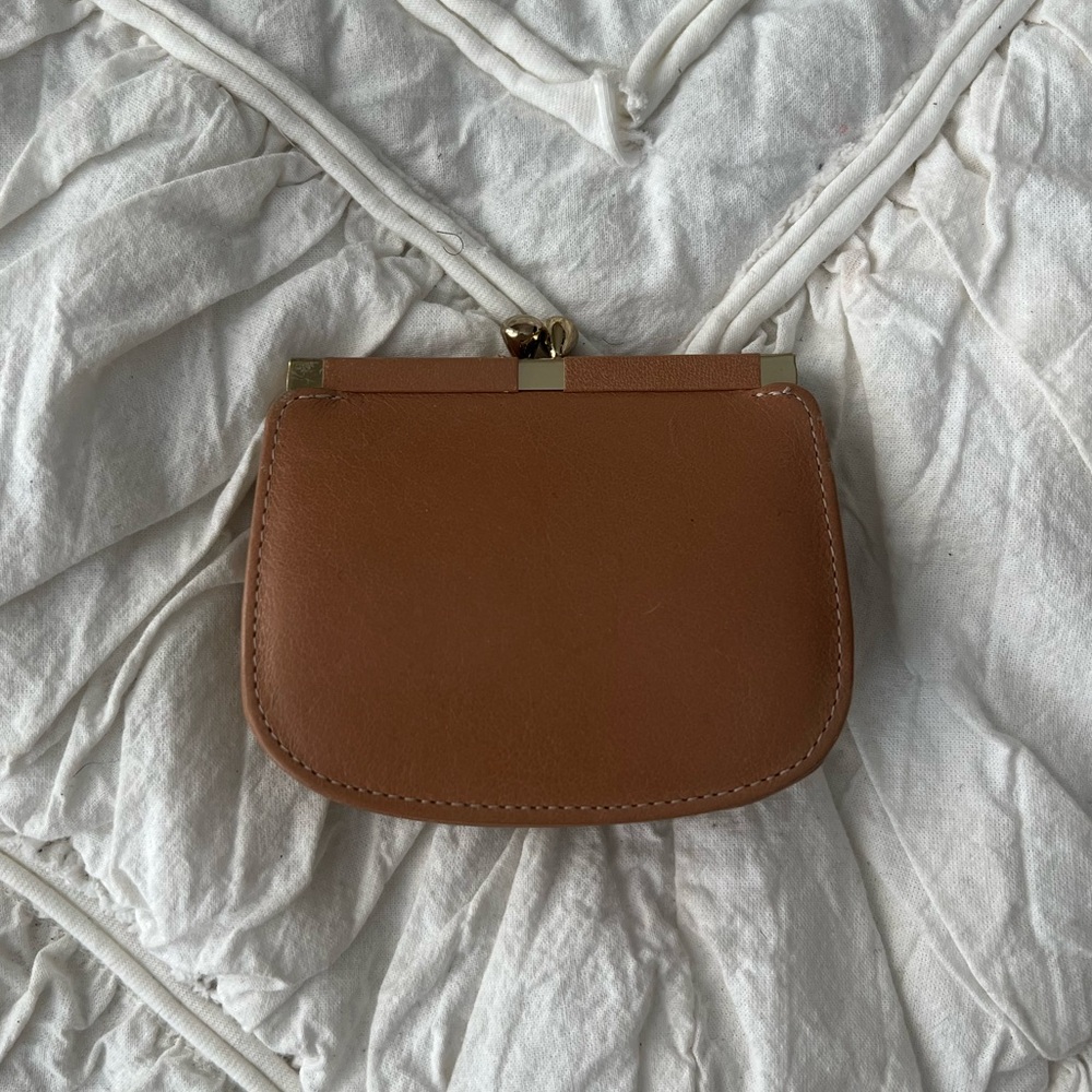 Vintage Koret Tan leather coin purse with gold hardware